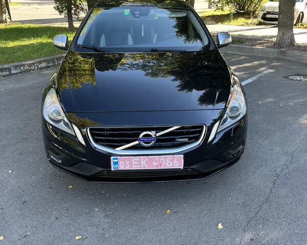 Черный Вольво B60, объемом двигателя 2.4 л и пробегом 179 тыс. км за 13600 $, фото 4 на Automoto.ua