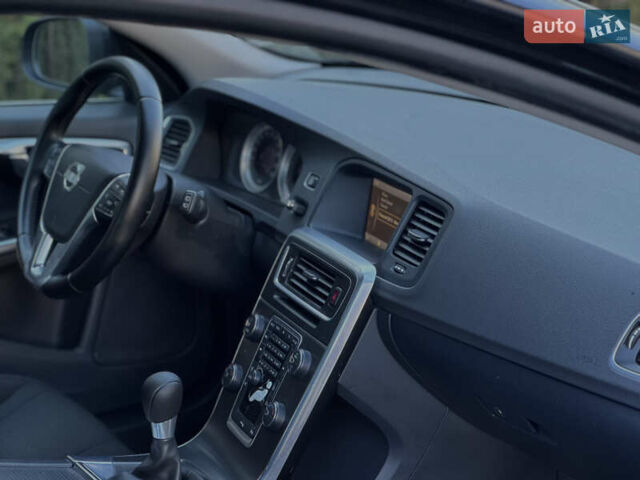 Черный Вольво B60, объемом двигателя 1.56 л и пробегом 275 тыс. км за 10500 $, фото 24 на Automoto.ua