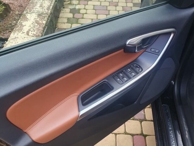 Черный Вольво B60, объемом двигателя 1.6 л и пробегом 290 тыс. км за 9900 $, фото 13 на Automoto.ua