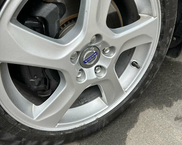 Черный Вольво B60, объемом двигателя 2.4 л и пробегом 265 тыс. км за 11500 $, фото 15 на Automoto.ua