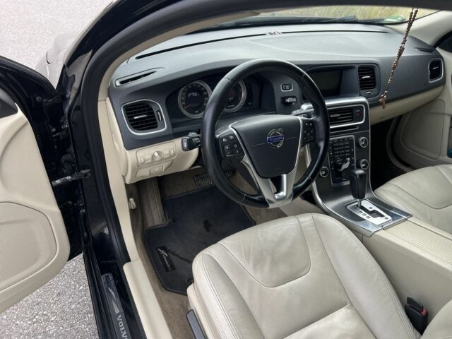 Черный Вольво B60, объемом двигателя 2 л и пробегом 223 тыс. км за 11500 $, фото 12 на Automoto.ua