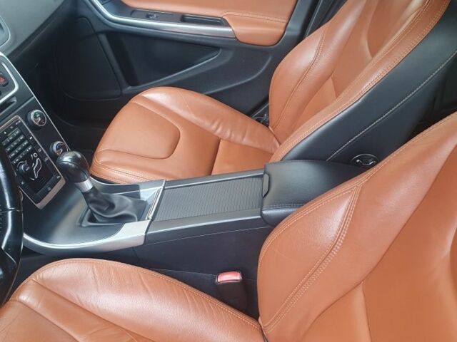 Черный Вольво B60, объемом двигателя 1.6 л и пробегом 290 тыс. км за 9900 $, фото 10 на Automoto.ua