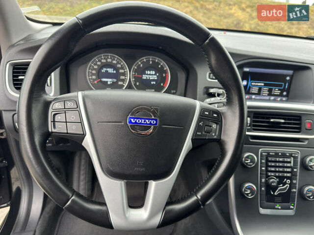 Чорний Вольво B60, об'ємом двигуна 1.6 л та пробігом 214 тис. км за 10499 $, фото 141 на Automoto.ua
