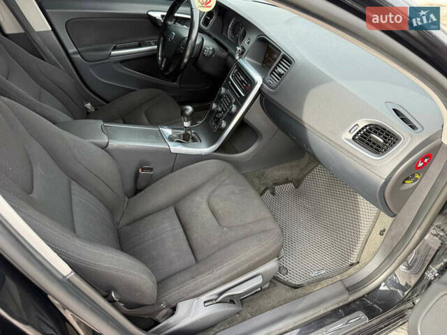 Черный Вольво B60, объемом двигателя 1.56 л и пробегом 281 тыс. км за 8900 $, фото 51 на Automoto.ua