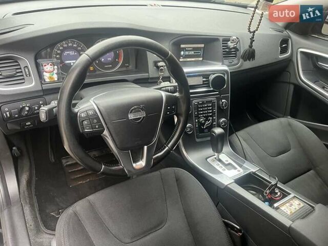 Чорний Вольво B60, об'ємом двигуна 2 л та пробігом 266 тис. км за 10500 $, фото 1 на Automoto.ua