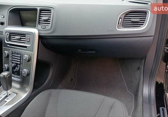 Черный Вольво B60, объемом двигателя 2 л и пробегом 289 тыс. км за 10900 $, фото 32 на Automoto.ua