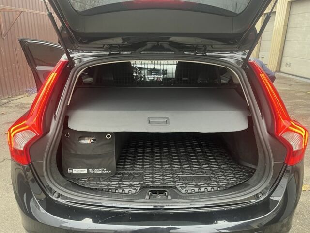 Черный Вольво B60, объемом двигателя 2 л и пробегом 266 тыс. км за 10500 $, фото 5 на Automoto.ua