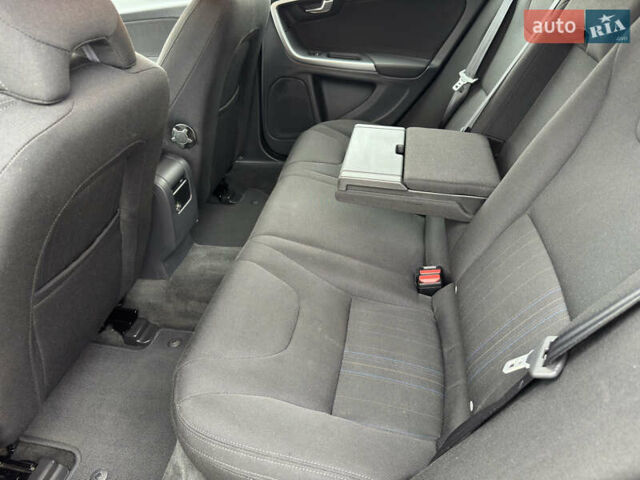 Черный Вольво B60, объемом двигателя 1.6 л и пробегом 214 тыс. км за 10499 $, фото 84 на Automoto.ua