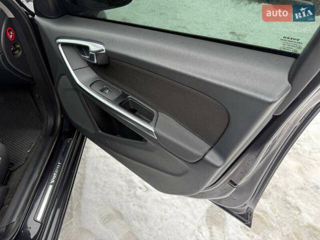 Черный Вольво B60, объемом двигателя 1.56 л и пробегом 281 тыс. км за 8900 $, фото 45 на Automoto.ua