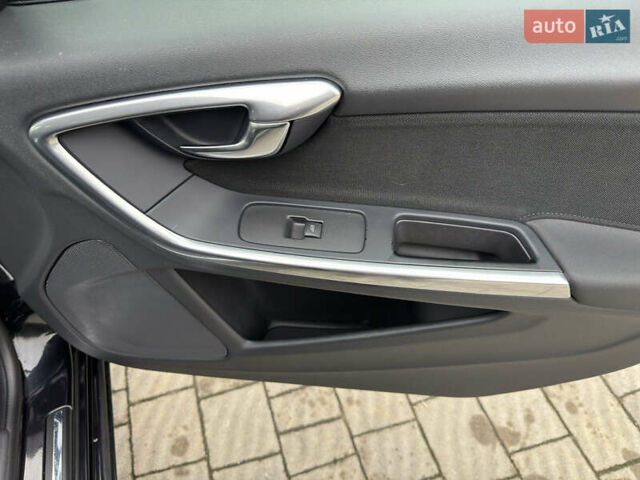 Чорний Вольво B60, об'ємом двигуна 1.6 л та пробігом 214 тис. км за 10499 $, фото 112 на Automoto.ua