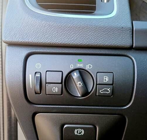 Чорний Вольво B60, об'ємом двигуна 1.6 л та пробігом 247 тис. км за 10750 $, фото 79 на Automoto.ua