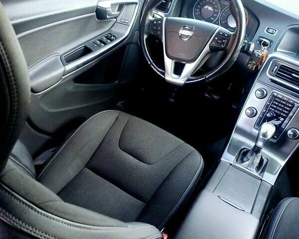 Чорний Вольво B60, об'ємом двигуна 1.6 л та пробігом 247 тис. км за 10750 $, фото 65 на Automoto.ua