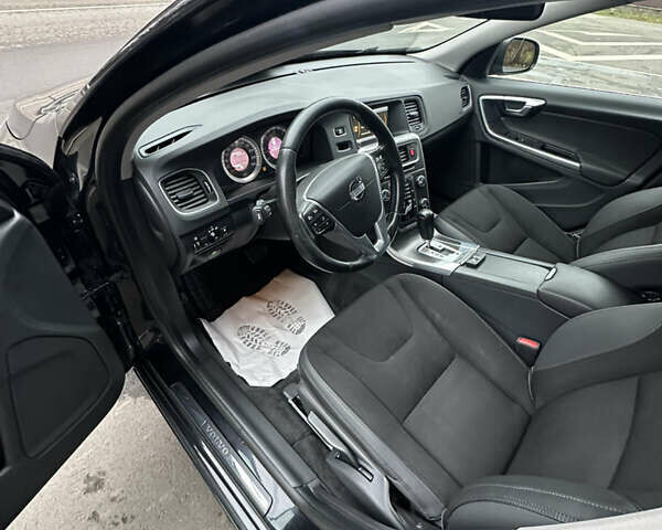 Черный Вольво B60, объемом двигателя 2.4 л и пробегом 265 тыс. км за 11500 $, фото 28 на Automoto.ua