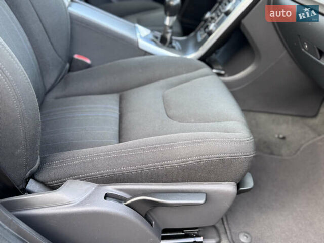 Чорний Вольво B60, об'ємом двигуна 1.6 л та пробігом 198 тис. км за 11300 $, фото 32 на Automoto.ua