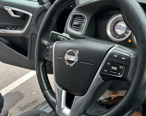 Черный Вольво B60, объемом двигателя 2.4 л и пробегом 265 тыс. км за 11500 $, фото 26 на Automoto.ua