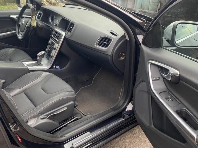 Черный Вольво B60, объемом двигателя 2 л и пробегом 227 тыс. км за 12000 $, фото 3 на Automoto.ua