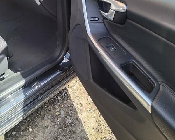 Черный Вольво B60, объемом двигателя 1.56 л и пробегом 222 тыс. км за 11500 $, фото 19 на Automoto.ua