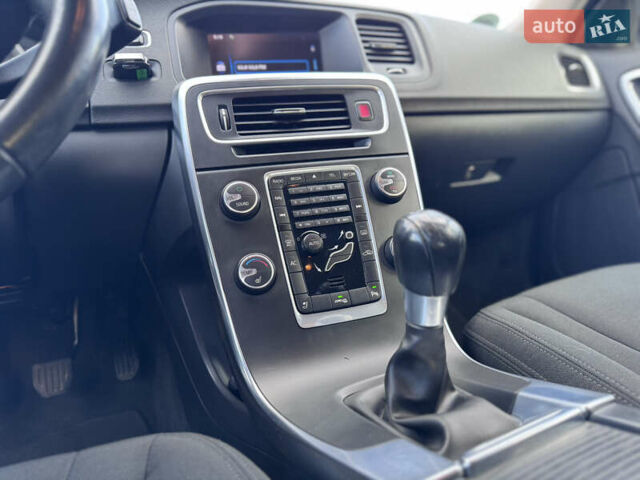 Чорний Вольво B60, об'ємом двигуна 1.6 л та пробігом 198 тис. км за 11300 $, фото 43 на Automoto.ua