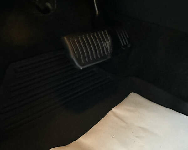 Черный Вольво B60, объемом двигателя 2.4 л и пробегом 265 тыс. км за 11500 $, фото 24 на Automoto.ua