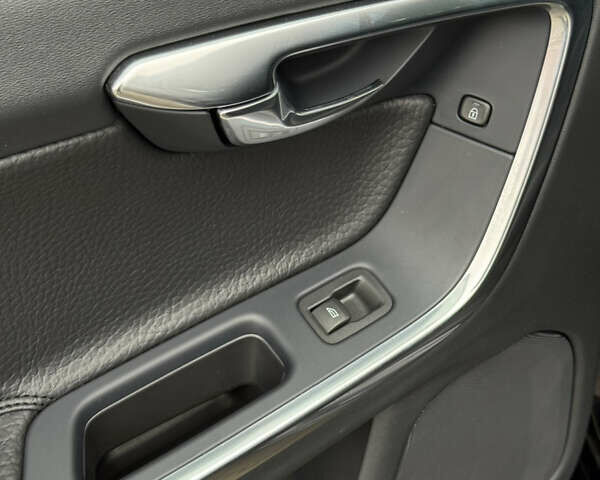 Чорний Вольво B60, об'ємом двигуна 2 л та пробігом 262 тис. км за 11799 $, фото 48 на Automoto.ua