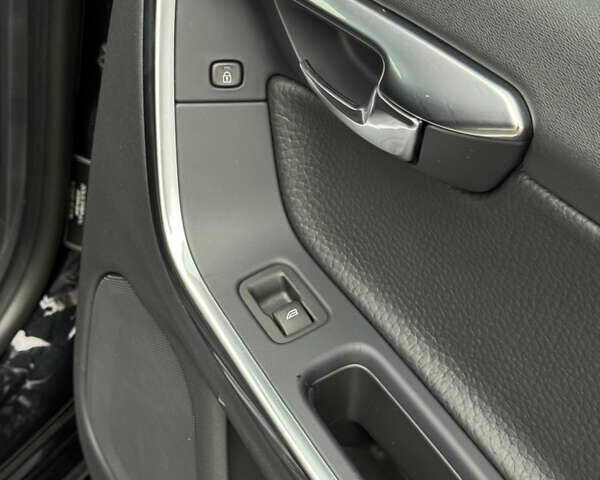 Чорний Вольво B60, об'ємом двигуна 2 л та пробігом 262 тис. км за 11799 $, фото 56 на Automoto.ua