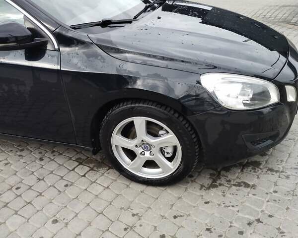 Черный Вольво B60, объемом двигателя 1.56 л и пробегом 222 тыс. км за 11500 $, фото 3 на Automoto.ua