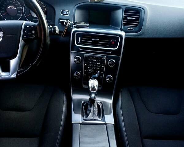 Чорний Вольво B60, об'ємом двигуна 1.6 л та пробігом 247 тис. км за 10750 $, фото 86 на Automoto.ua