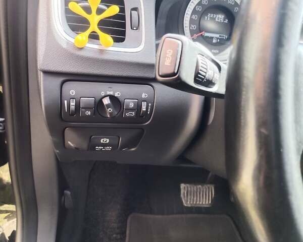 Черный Вольво B60, объемом двигателя 1.56 л и пробегом 222 тыс. км за 11500 $, фото 14 на Automoto.ua