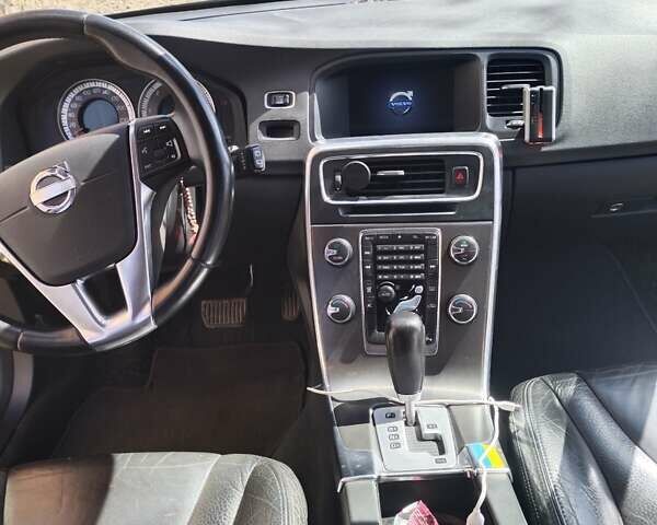 Черный Вольво B60, объемом двигателя 1.56 л и пробегом 222 тыс. км за 11500 $, фото 13 на Automoto.ua