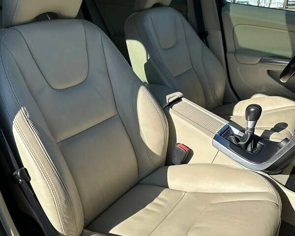 Черный Вольво B60, объемом двигателя 1.99 л и пробегом 266 тыс. км за 11111 $, фото 21 на Automoto.ua