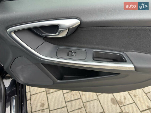 Черный Вольво B60, объемом двигателя 1.6 л и пробегом 214 тыс. км за 10499 $, фото 74 на Automoto.ua