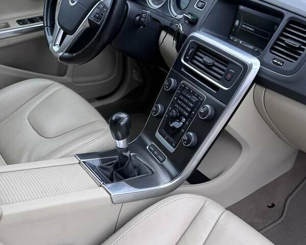 Чорний Вольво B60, об'ємом двигуна 2 л та пробігом 232 тис. км за 12700 $, фото 33 на Automoto.ua