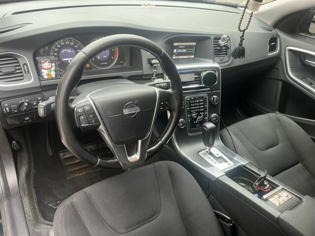 Черный Вольво B60, объемом двигателя 2 л и пробегом 266 тыс. км за 10500 $, фото 2 на Automoto.ua