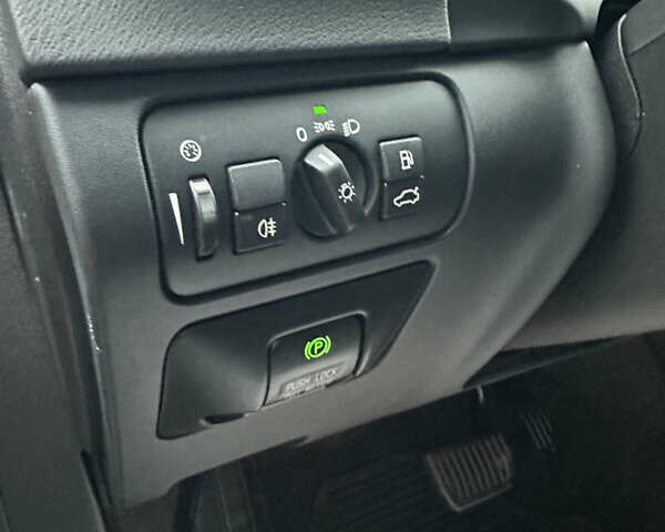 Черный Вольво B60, объемом двигателя 2.4 л и пробегом 265 тыс. км за 11500 $, фото 23 на Automoto.ua