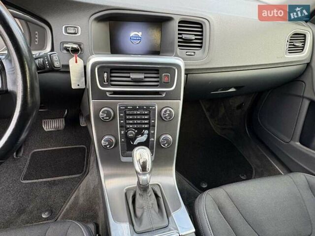 Чорний Вольво B60, об'ємом двигуна 1.99 л та пробігом 257 тис. км за 12200 $, фото 25 на Automoto.ua