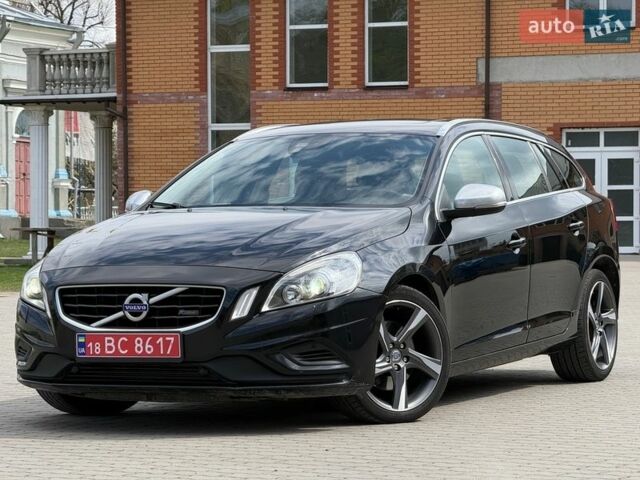Черный Вольво B60, объемом двигателя 2.4 л и пробегом 249 тыс. км за 12500 $, фото 1 на Automoto.ua