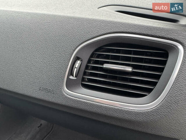 Чорний Вольво B60, об'ємом двигуна 1.6 л та пробігом 214 тис. км за 10499 $, фото 124 на Automoto.ua