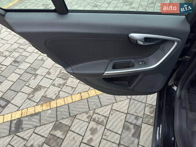 Черный Вольво B60, объемом двигателя 1.6 л и пробегом 214 тыс. км за 10499 $, фото 87 на Automoto.ua