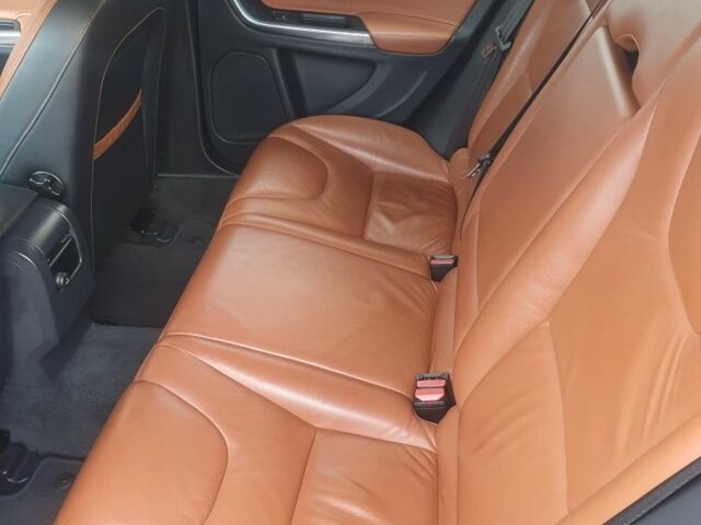 Черный Вольво B60, объемом двигателя 1.6 л и пробегом 290 тыс. км за 9900 $, фото 6 на Automoto.ua