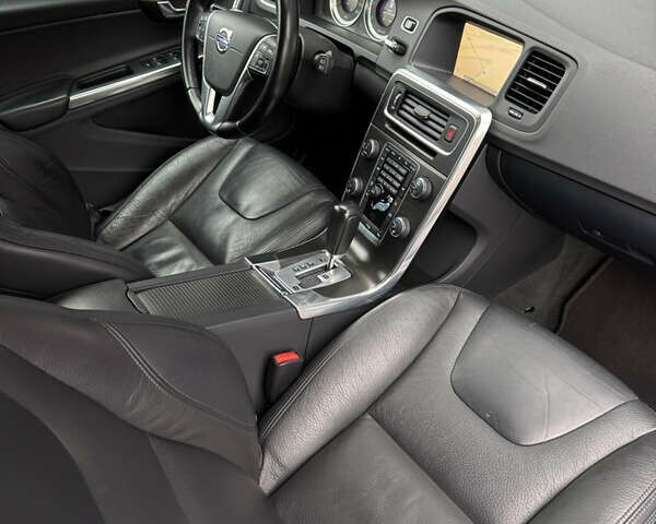 Чорний Вольво B60, об'ємом двигуна 2 л та пробігом 262 тис. км за 11799 $, фото 57 на Automoto.ua