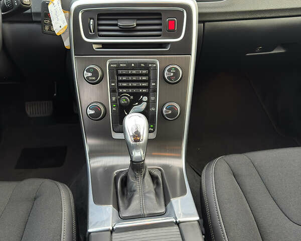 Черный Вольво B60, объемом двигателя 1.98 л и пробегом 235 тыс. км за 13000 $, фото 32 на Automoto.ua