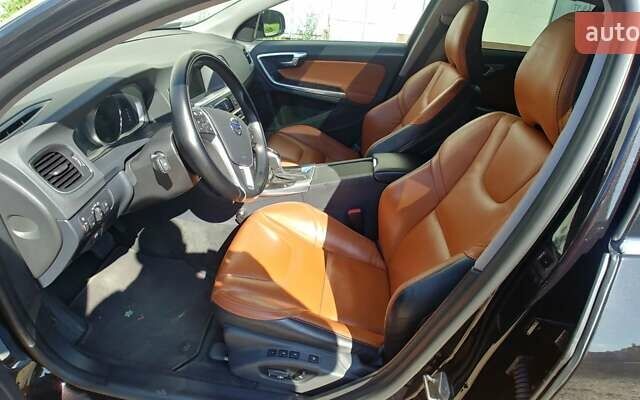 Черный Вольво B60, объемом двигателя 2.4 л и пробегом 235 тыс. км за 13200 $, фото 6 на Automoto.ua