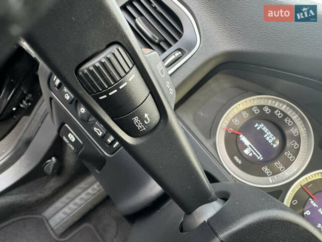 Черный Вольво B60, объемом двигателя 1.98 л и пробегом 235 тыс. км за 13000 $, фото 40 на Automoto.ua