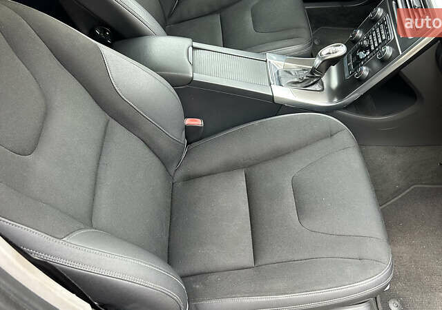 Черный Вольво B60, объемом двигателя 1.6 л и пробегом 270 тыс. км за 9600 $, фото 22 на Automoto.ua