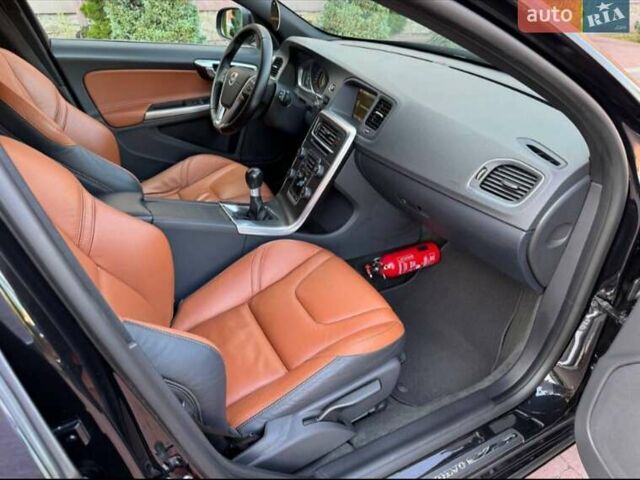 Черный Вольво B60, объемом двигателя 1.99 л и пробегом 225 тыс. км за 13300 $, фото 2 на Automoto.ua