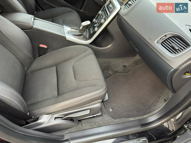 Черный Вольво B60, объемом двигателя 1.98 л и пробегом 235 тыс. км за 13000 $, фото 23 на Automoto.ua