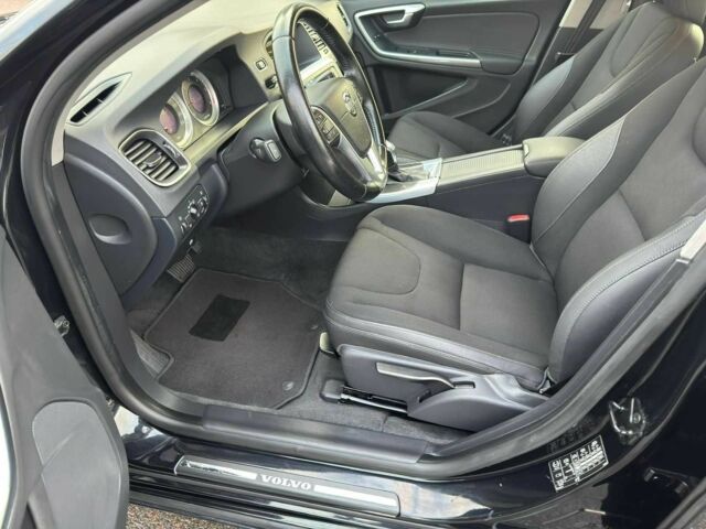 Черный Вольво B60, объемом двигателя 2 л и пробегом 235 тыс. км за 13000 $, фото 18 на Automoto.ua