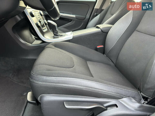 Черный Вольво B60, объемом двигателя 1.98 л и пробегом 235 тыс. км за 13000 $, фото 21 на Automoto.ua