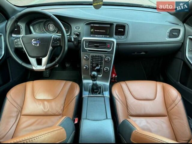 Черный Вольво B60, объемом двигателя 1.99 л и пробегом 225 тыс. км за 13300 $, фото 11 на Automoto.ua