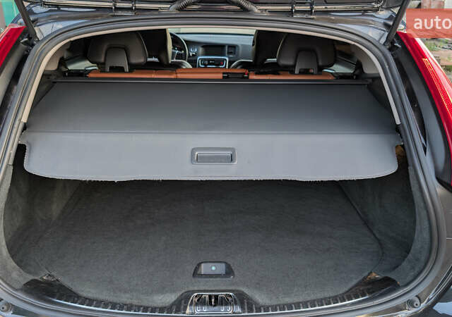 Черный Вольво B60, объемом двигателя 1.56 л и пробегом 270 тыс. км за 13700 $, фото 8 на Automoto.ua